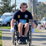 42 кілометри на кріслі колісному: ветеран із Волині подолав марафон заради поранених побратимів