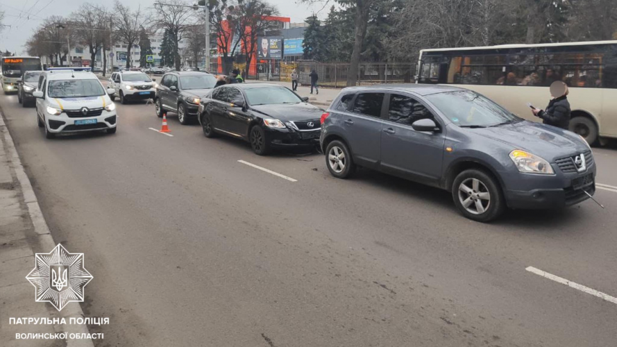 У Луцьку сталася масштабна ДТП за участі чотирьох автомобілів