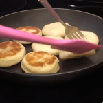 Рецепт домашнього хліба на сковороді