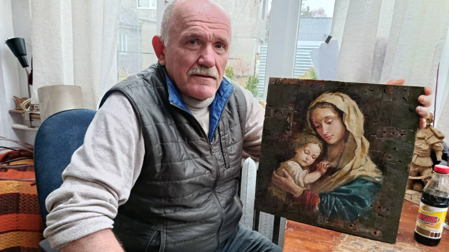 Пішов на війну добровольцем у 57 років: волинянин малює ікони на ящиках з-під боєприпасів