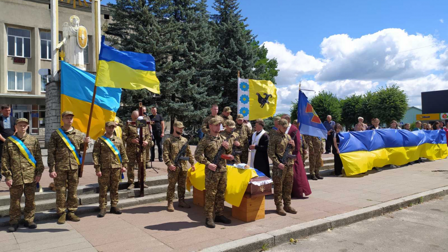 Загинув майже місяць тому: на Волині попрощалися з Героєм Андрієм Демчуком