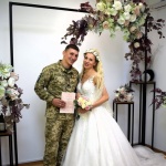 У Луцьку військовослужбовець одружився з коханою перед поверненням на службу