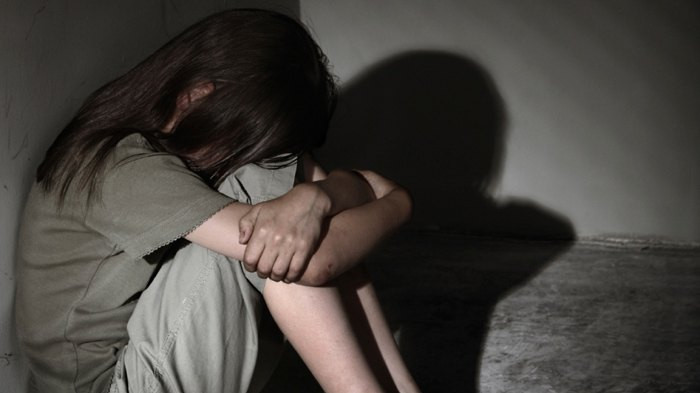 У Луцьку та в районі чоловік зґвалтував двох 13-річних дівчаток, його судять
