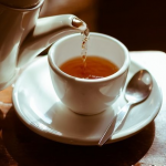 Не лимон, не імбир і не кориця: яка добавка у чаї захищає від застуди