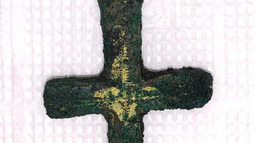 Під час розкопок на Волині археологи знайшли позолочений хрест давньокняжої доби