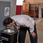 У луцьких ліцеях та дитячій поліклініці встановлюють системи очищення води та нові фонтанчики