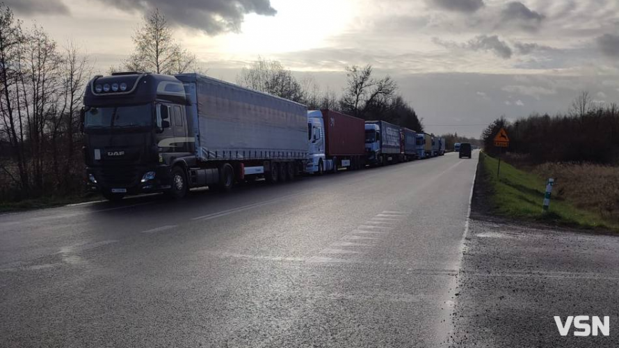 Понад 2 тисячі євро збитків за тиждень: луцький перевізник розповів про ситуацію на польському кордоні