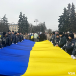 «Ланцюг Єднання» у Луцьку: сотні людей із прапором України відзначили День Соборності