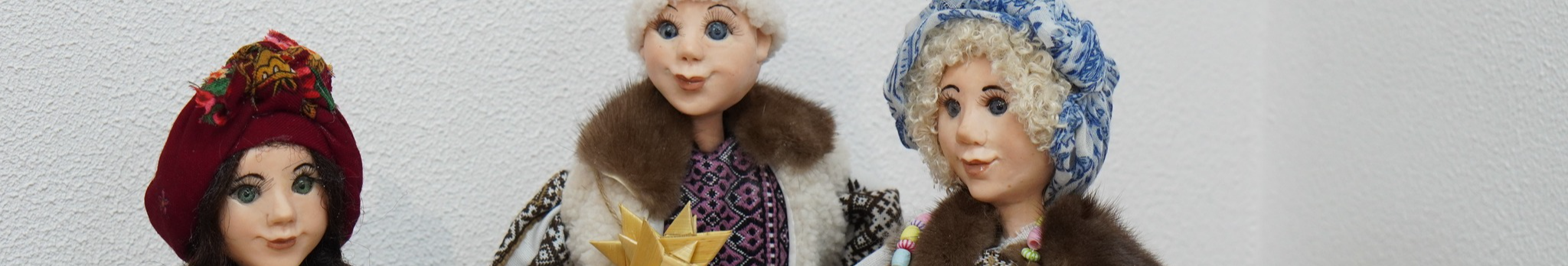 Тижні терпіння в одному виробі: у Володимирі відкрили експозицію унікальних ляльок