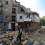 Росіяни влучили у 5-поверхівку в Харкові: відомо про 5 загиблих