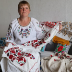 «У них – душа наших предків»: волинянка зберігає унікальні сорочки віком понад 100 років