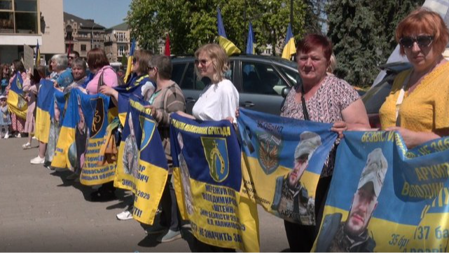 У Луцьку відбувся масштабний автопробіг на підтримку військовополонених та зниклих безвісти захисників
