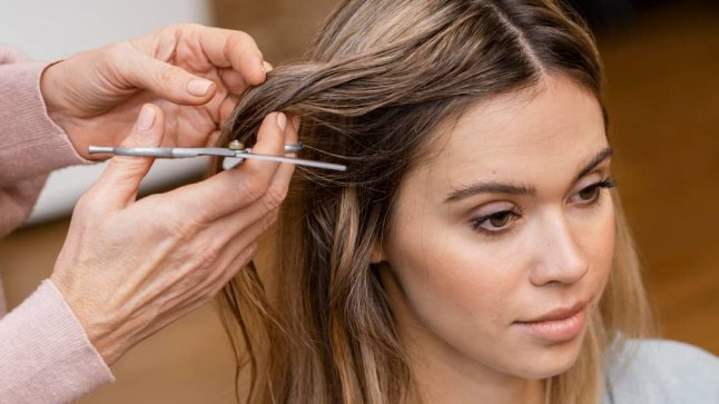 Коли фарбувати і стригти волосся у січні 2026 року: найкращі дати за місячним календарем