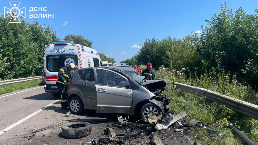 На Волині рятувальники деблокували тіла загиблих після ДТП: деталі