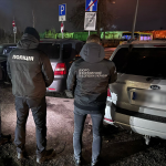 Ввозили автівки як гумдопомогу військовим і продавали: волинські прикордонники викрили схему контрабанди