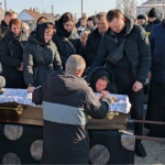 Зі сльозами на очах молилися за спокій його душі: на Волині в останню дорогу провели Героя Андрія Пронцевича