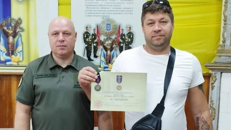 Брав участь у найгарячіших боях: захисника з Волині нагородили медаллю «За поранення»