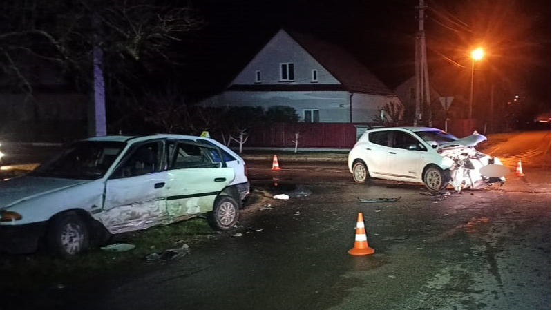 У Ковелі зіткнулися два легковики: троє людей постраждали