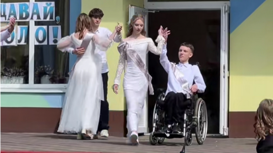 17-річний волинянин зі СМА станцював випускний вальс на кріслі колісному