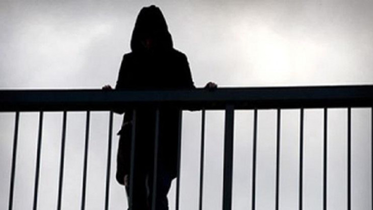 На Волині 15-річна дівчина ледь не кинулася з мосту