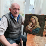 Пішов на війну добровольцем у 57 років: волинянин малює ікони на ящиках з-під боєприпасів