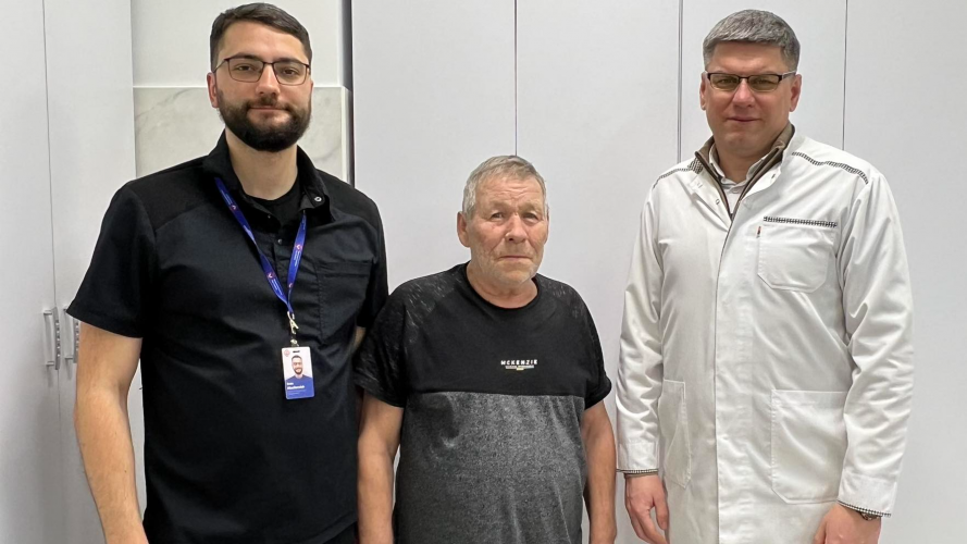 У волинській лікарні через 5-мм прокол чоловіку видалили 25-мм камінь з нирки