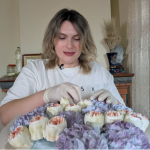 Виготовила уже понад тисячу їстівних композицій: лучанка створює зефірні букети на замовлення