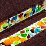 Як приготувати ніжний бісквіт із желейною начинкою