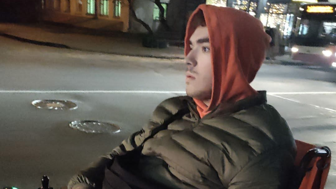  Скандал у Луцьку: хлопця на кріслі колісному не пустили в міську маршрутку