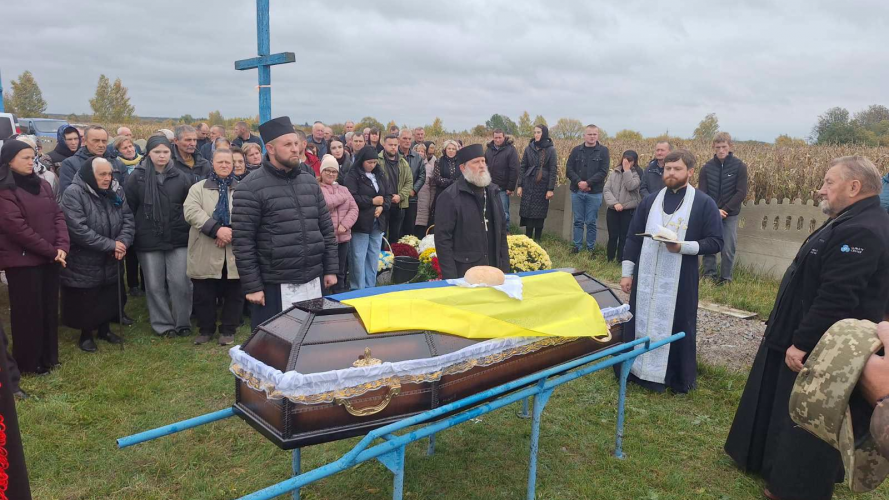 Майже півтора року вважався зниклим безвісти: на Волині провели в останню дорогу Захисника України Андрія Смоляра