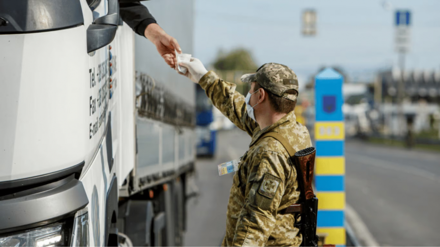 Перевізник з Волині допоміг виїхати за кордон 17 військовозобов'язаним: тепер його судять