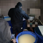 У волинянина знайшли понад 600 літрів самогонної закваски. Фото