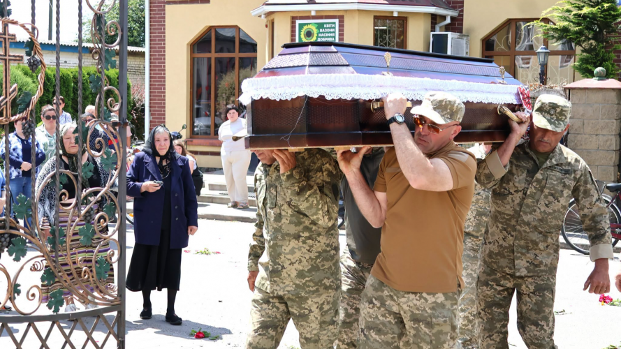Брат полеглого Героя нині на фронті: на Волині попрощалися з військовослужбовцем Іваном Сокиркою