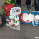 Скільки на Волині коштують домашні молочні продукти на ринку