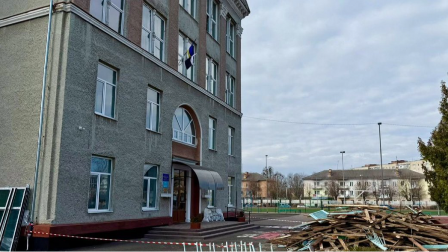 Школярі волинського ліцею пішли на «дистанційне»: яка причина