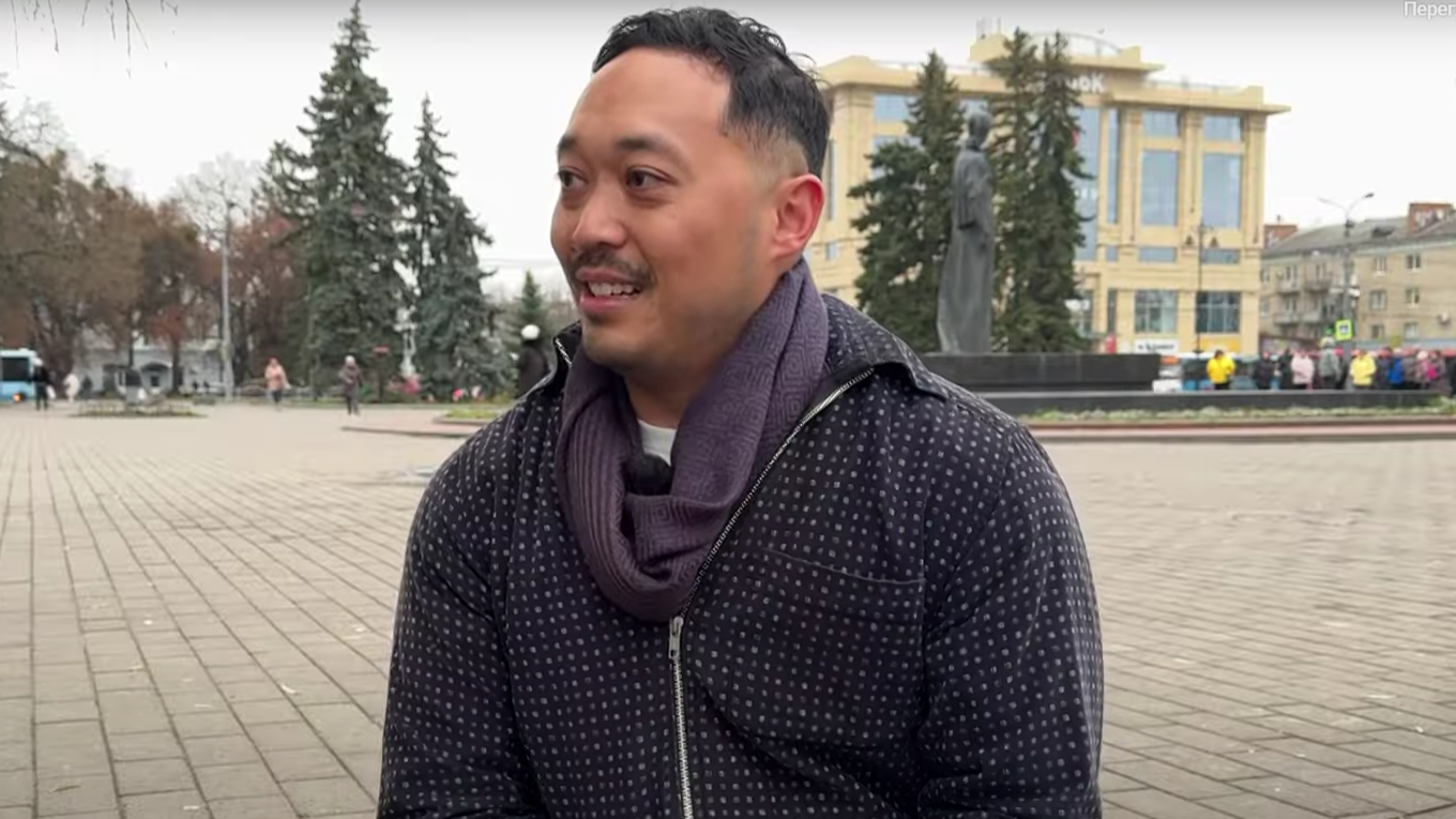 З Техасу на Волинь: американський комік гастролює Україною та збирає кошти для ЗСУ