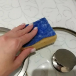Як очистити скляні кришки від жиру та бруду без кип’ятіння за кілька хвилини