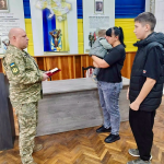 Родинам двох полеглих Захисників із Волині передали їхні посмертні нагороди