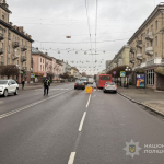 У центрі Луцька водій легковика збив двох пішоходів