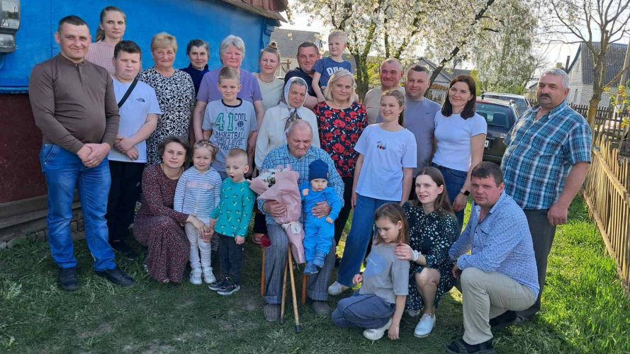 Має 5 дітей, 10 внуків та 12 правнуків: довгожитель з Волині відзначив 90-річчя