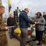 Життя обірвалося внаслідок важкого поранення: дружині Героя з Волині вручили його посмертну нагороду