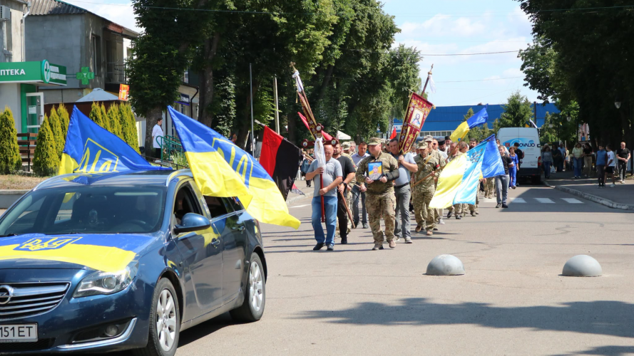 Майже 2 роки рідні жили надією на його повернення: у Луцькому районі поховали Героя Миколу Якубовича