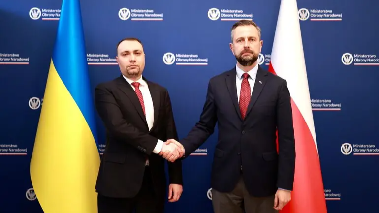 «Пам’ять про жертв Волині не підлягає переговорам»: різка заява міністра оборони Польщі після зустрічі з Будановим