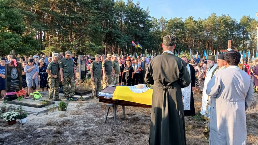 Громада на Волині попрощалася одразу з двома Героями: в останню путь провели Юрія Джуля та Василя Шилюка