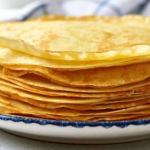 Млинці всього з двох інгредієнтів: без борошна, крохмалю і молока, а дуже смачно