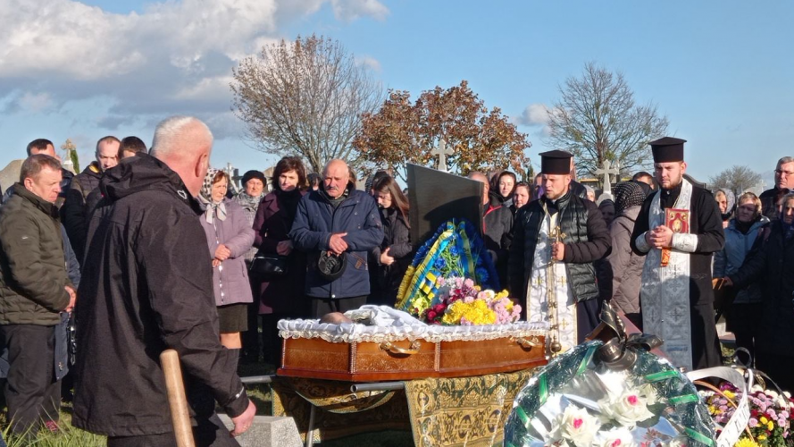 Два тижні тому виповнилося 29: у Луцькому районі все село попрощалося з молодим Героєм Якимом Киричуком. Фото