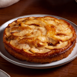 Французький яблучний пиріг-«невидимка»: ніжний десерт, який тане в роті