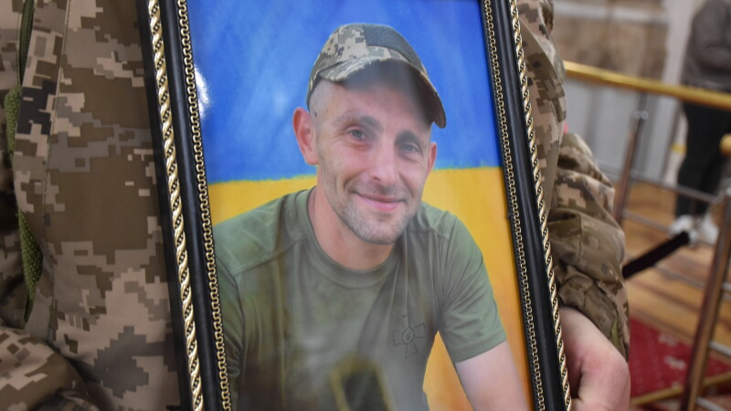 Загинув понад півтора року тому: у Луцьку попрощалися з Героєм Святославом Юзефчуком