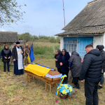 Понад рік вважався зниклим безвісти: на Волині в останню путь провели Героя Леоніда Ткача