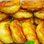 Ніжні яблучні оладки на кефірі, що тануть у роті: простий рецепт для ідеального сніданку